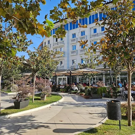 Citycenter Chic Apartment